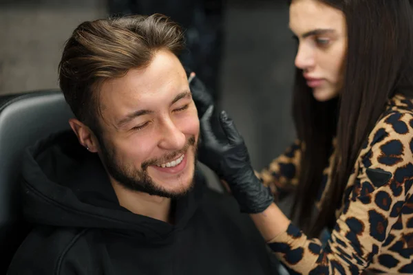 Tattoo Piercing Studio Woman Makes Ear Piercing Man Guy — Stock Photo, Image