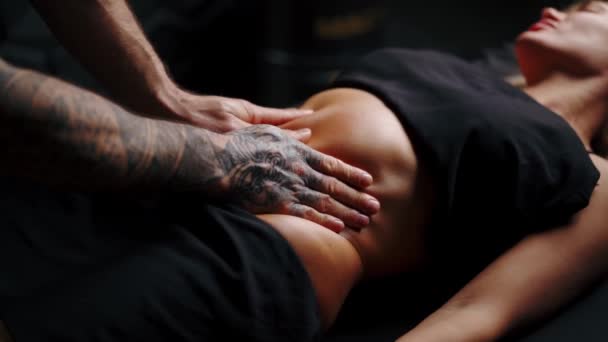 Cellulite Abdominal Massage Professional Masseur Uses Oil Massage — Stock Video