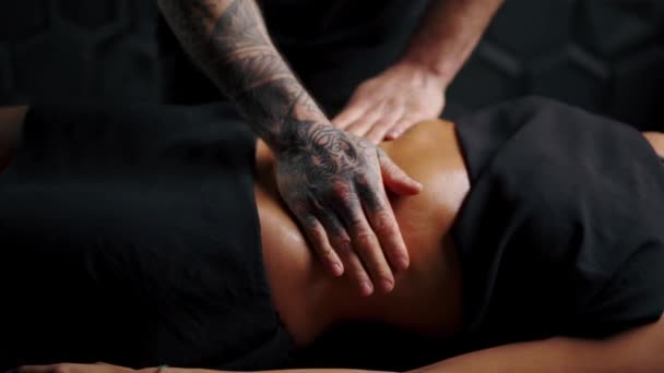 Cellulite Bauchmassage Professionelle Masseur Verwendet Für Die Massage — Stockvideo