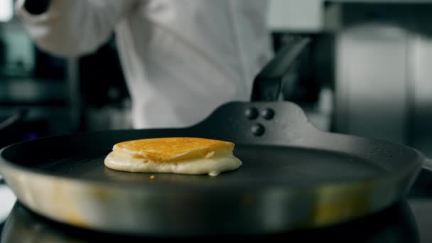 Processo Fare Frittelle Una Padella Cucinare Una Cucina Professionale — Video Stock