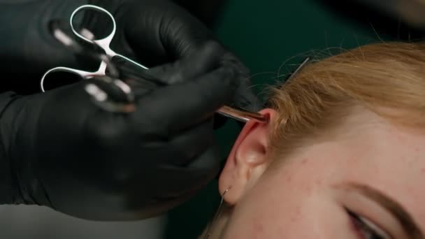 Piercing Studio Interior Piercing Master Makes Piercing Girl Ear Piercing — Stock Video