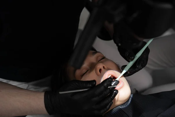 Odontologia Dentista Examina Dentes Paciente — Fotografia de Stock