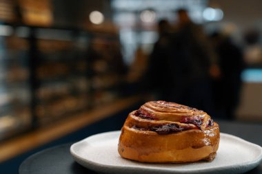 Yakın çekim, fırın - döner yüzey reçelli lezzetli çörek