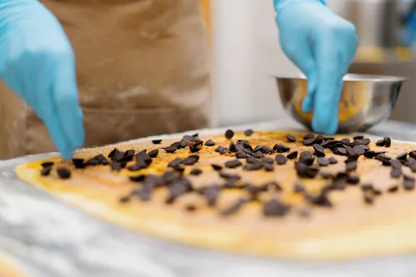 Köket Bageriet Processen Att Göra Kaniner Kvinnlig Bagare Använder Choklad — Stockfoto