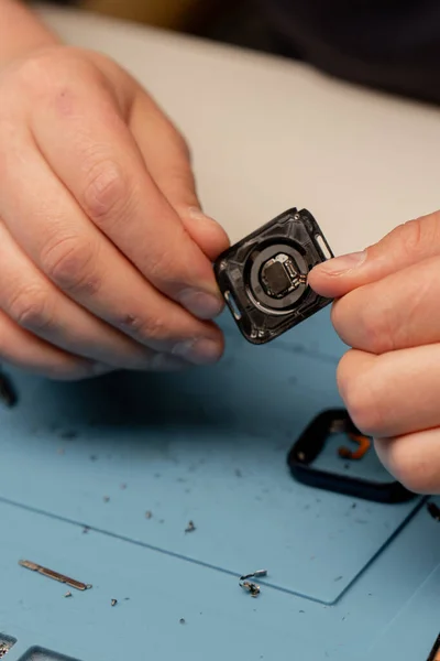 Macro Shot Smart Watch Being Repaired Engineer — Stock Photo, Image