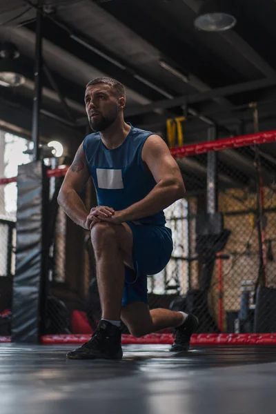 Man Boxare Träning Passform Man Gör Boxning Gym Ung Man — Stockfoto