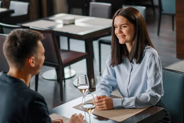 Date Hotel Restaurant Man Woman Drink White Wine Glasses Face — Stock Photo, Image