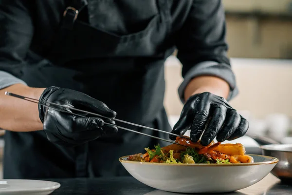 Professional Kitchen Restaurant Hotel Chef Prepares Seafood Salad — Stock Photo, Image