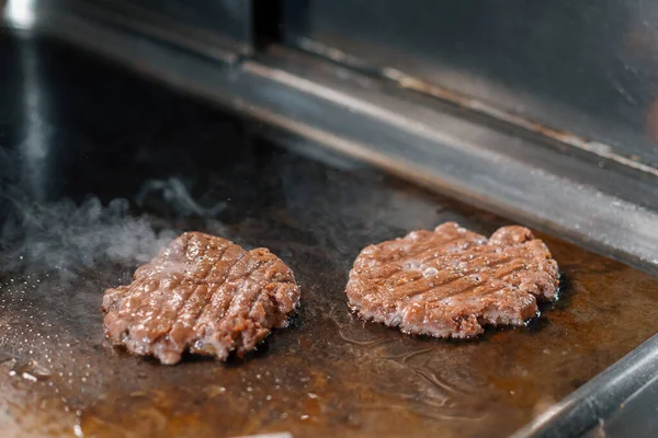 Profesyonel Restoran Mutfağı Köfteli Hamburger Köfteleri Hamburger Ezmeli Biftek — Stok fotoğraf