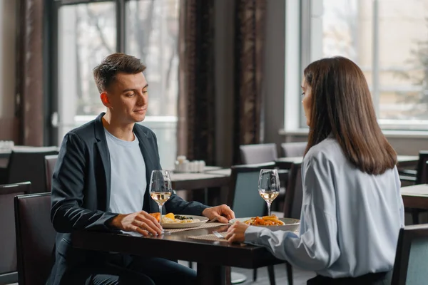 Meeting Hotel Restaurant Couple Wine Delicious Dishes Lunch — Stock Photo, Image