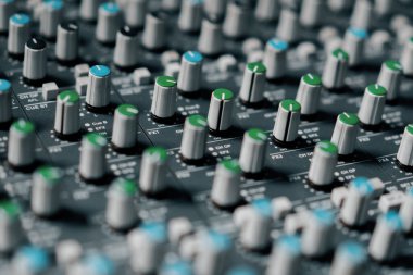 Bir kayıt stüdyosu kontrol paneli karıştırıcısı ve bir şarkı kaydı yayınlamak için faders tuşları