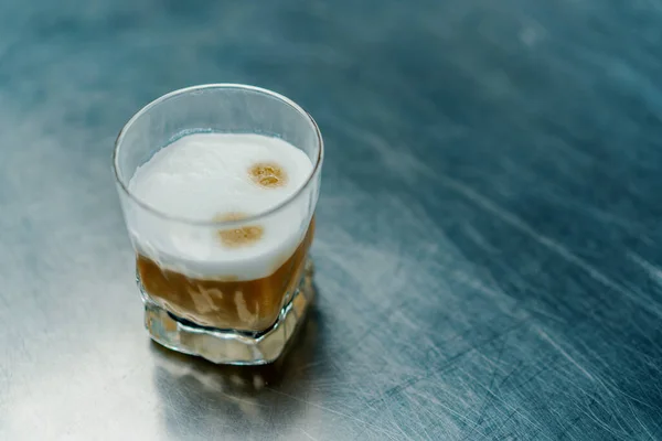 Heerlijke Aromatische Koffie Een Kopje Een Tafel Restaurant Drink Drankje — Stockfoto