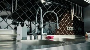 Profesyonel reklam boş modern mutfak Restoran Kafe Metal mutfak gereçleri