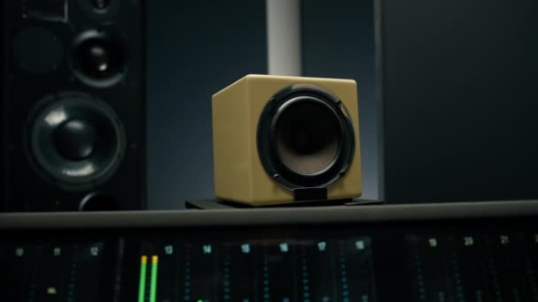 Профессиональные Синтезаторы Звука Midi Контроллеры Музыкального Композитора Музыканта Звукозаписывающее Студийное — стоковое видео