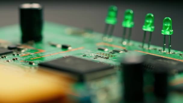 Yeşil Baskılı Devre Ana Kart Bileşenleri Mikroçipler Işlemci Transistörleri Yarı — Stok video