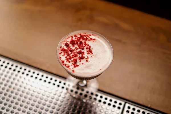 Köstlicher Pinkfarbener Frisch Zubereiteter Blueberry Club Cocktail Mit Himbeeren Steht — Stockfoto