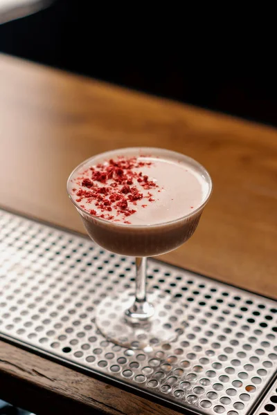 Köstlicher Pinkfarbener Frisch Zubereiteter Blueberry Club Cocktail Mit Himbeeren Steht — Stockfoto