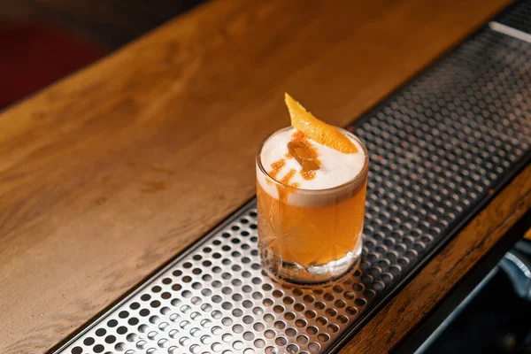 Een Close Van Kant Klare Heerlijke Alcoholische Cocktail Perzik Zuur — Stockfoto