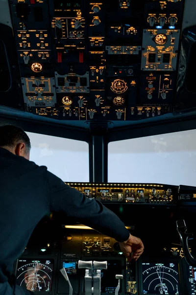 Commercial Aircraft Pilot Adjusts Aircraft Flight Parameters High Altitude Flight — Stock Photo, Image