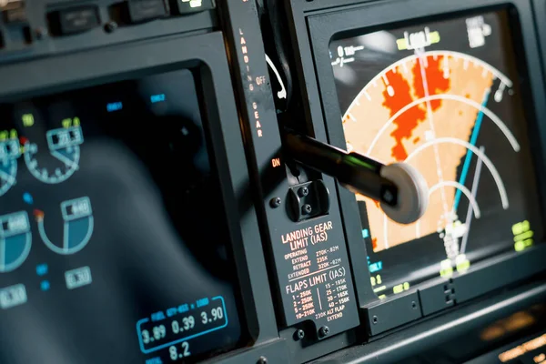 Detaljerad Bild Radarkontroll Och Navigationspanelen Cockpit Boeing 737 Flight Simulator — Stockfoto