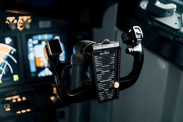 Flugzeug Steuerpult Cockpit Mit Instrumententafel Kommando Und Flugzeugsteuerhebel Schließen — Stockfoto