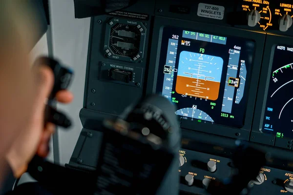 Boeing 737 Uçuş Simülatörü Yolcu Uçağının Kokpitindeki Kontrol Seyrüsefer Panelinin — Stok fotoğraf