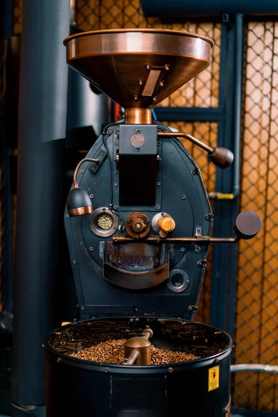 Промышленная Машина Обжига Сырых Кофейных Зерен Ремесла Кофе Производства Концепции — стоковое фото