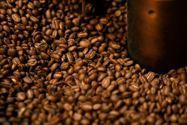 Výroba Kávy Proces Pražení Čerstvých Kávových Zrn Kávových Zrn Míchané — Stock fotografie