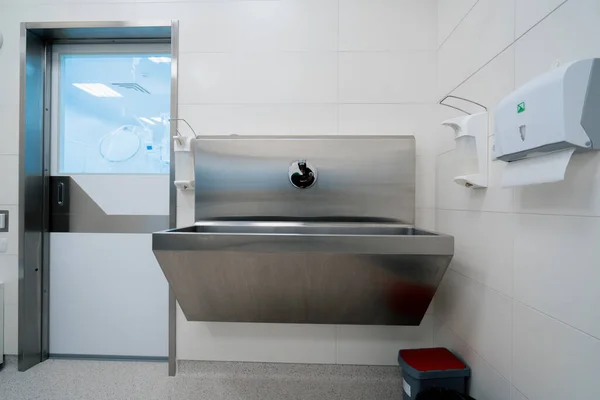 Desinfektionsverfahren Der Klinik Arzt Wäscht Sich Vor Operation Die Hände — Stockfoto