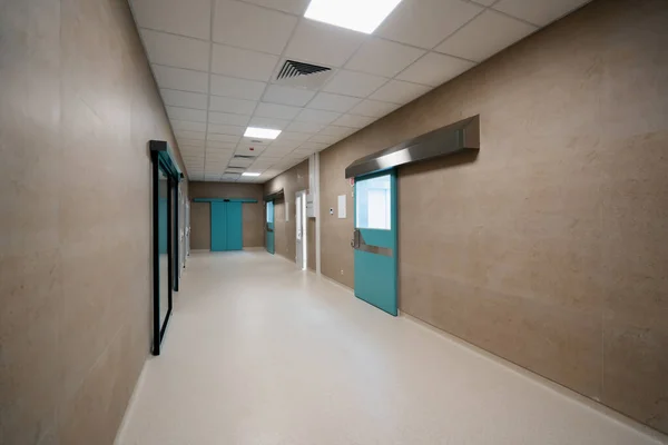 Szpital Pusty Korytarz Nowoczesny Szpital Automatyczne Wejście Sali Operacyjnej — Zdjęcie stockowe
