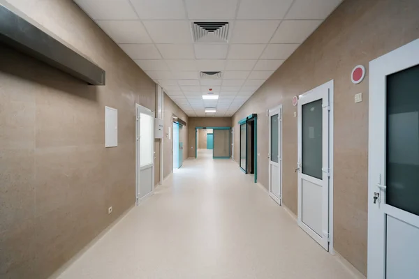 Sjukhus Tom Korridor Modernt Sjukhus Automatisk Dörr Ingång Till Operationssalen — Stockfoto