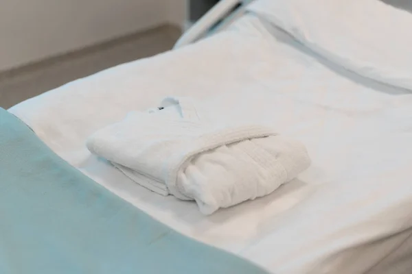 Enfermaria Internação Com Cama Automática Casaco Branco Com Equipamento Médico — Fotografia de Stock
