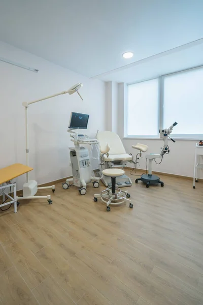 Γυναικολογικό Γραφείο Στην Κλινική Γυναικολογικός Εξοπλισμός Καρέκλα Ιατρική Νοσοκομειακή Γυναικολογία — Φωτογραφία Αρχείου