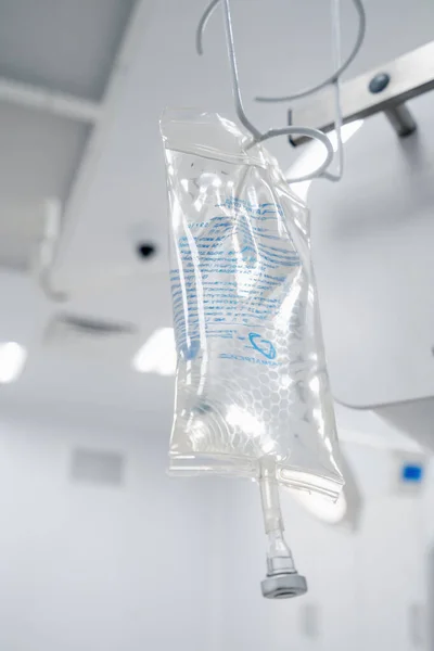 Intravenous Saline Bag Operating Room Start Surgical Procedure Medical Clinic — Stock Photo, Image