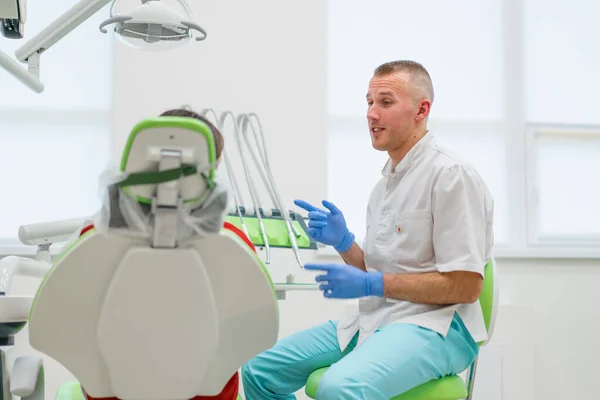 Patiente Rendez Vous Chez Dentiste Plaint Maux Dents Caries Que — Photo
