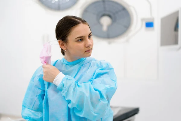 Portrait Une Jeune Femme Médecin Portant Des Vêtements Protection Stériles — Photo