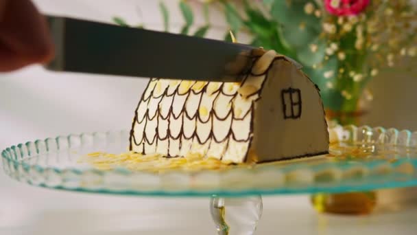 Una Deliziosa Torta Ciliegie Una Capanna Del Monastero Decorata Con — Video Stock