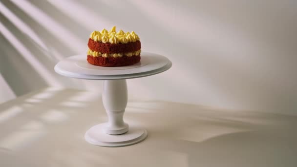 Delicious Freshly Prepared Red Velvet Cake White Background Decorated Butter — Stock Video