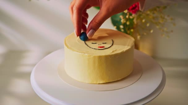 Delizioso Pan Spagna Appena Fatto Bento Decorato Con Torta Mirtilli — Video Stock