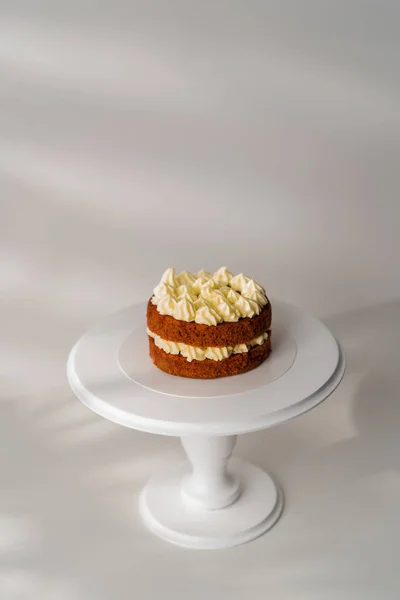 Delicious Freshly Prepared Red Velvet Cake White Background Decorated Butter — Stock Photo, Image