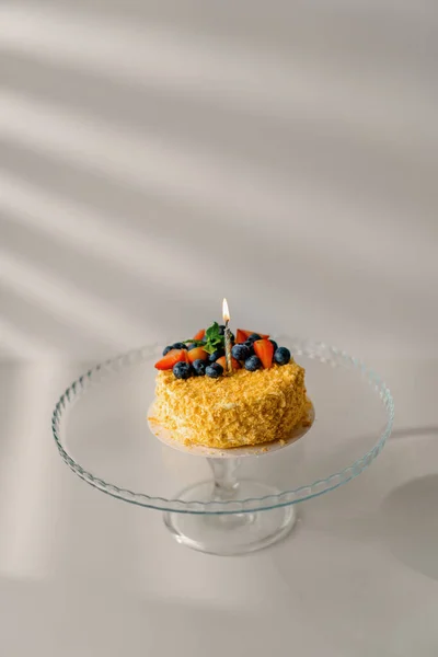Freshly made delicious Napoleon cake on light background Puff pastry cake Cake with fresh strawberries and berries