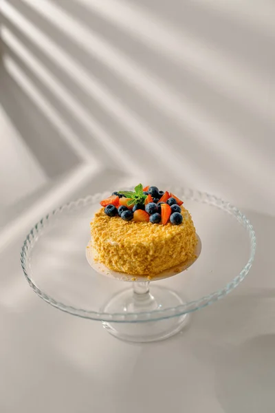Torta Napoleonica Deliziosa Appena Fatta Sfondo Chiaro Torta Pasta Sfoglia — Foto Stock