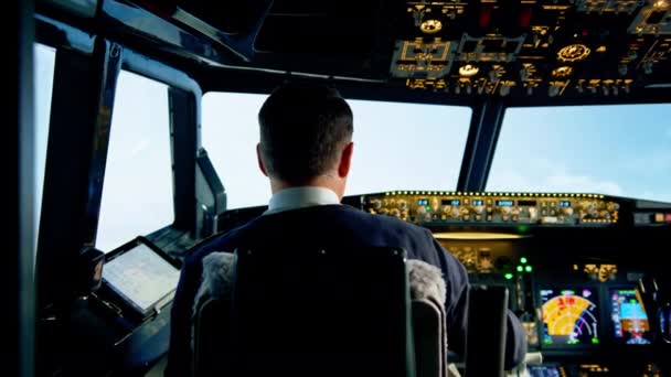 Πιλότος Αεροπλάνου Ελέγχει Γκάζι Κατά Την Απογείωση — Αρχείο Βίντεο