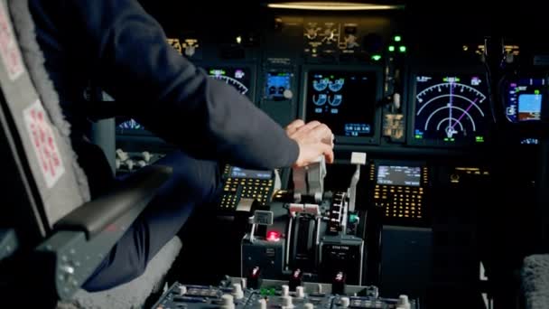 Piloto Pressionando Pedal Gás Cockpit Avião Jato Durante Treinamento Voo — Vídeo de Stock