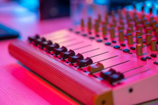 Mixer Controle Remoto Ajuste Som Nível Volume Criação Música Estúdio — Fotografia de Stock