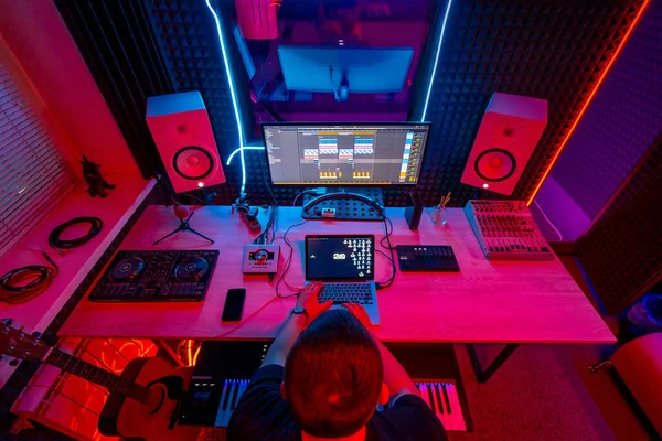 Profesyonel Ses Kayıt Stüdyosu Ses Mühendisi Müzik Yapımcısı Uzaktan Kumandada — Stok fotoğraf