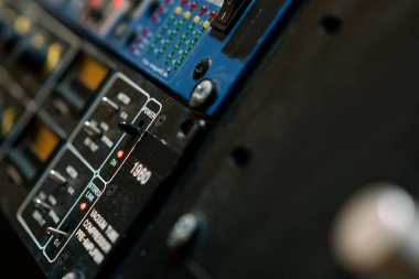 Uzaktan Denetim Karıştırıcı Ses Düzeyi Müzik Oluşturma Dengeleyici Düğme Kayıt Stüdyosu Retro Biçimi