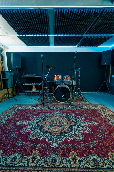 Пустая Профессиональная Студия Звукозаписи Музыкальными Инструментами — стоковое фото
