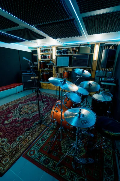Empty Professional Recording Studio Musical Instruments Drums Speaker Rack Microphone — Stock Photo, Image