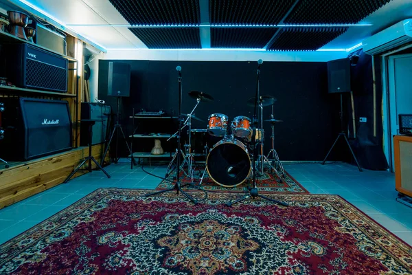 Пустая Профессиональная Студия Звукозаписи Музыкальными Инструментами — стоковое фото
